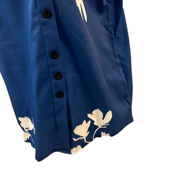 Emery Rose Medium Blue & White Floral short sleeve top - Picture 4 of 7